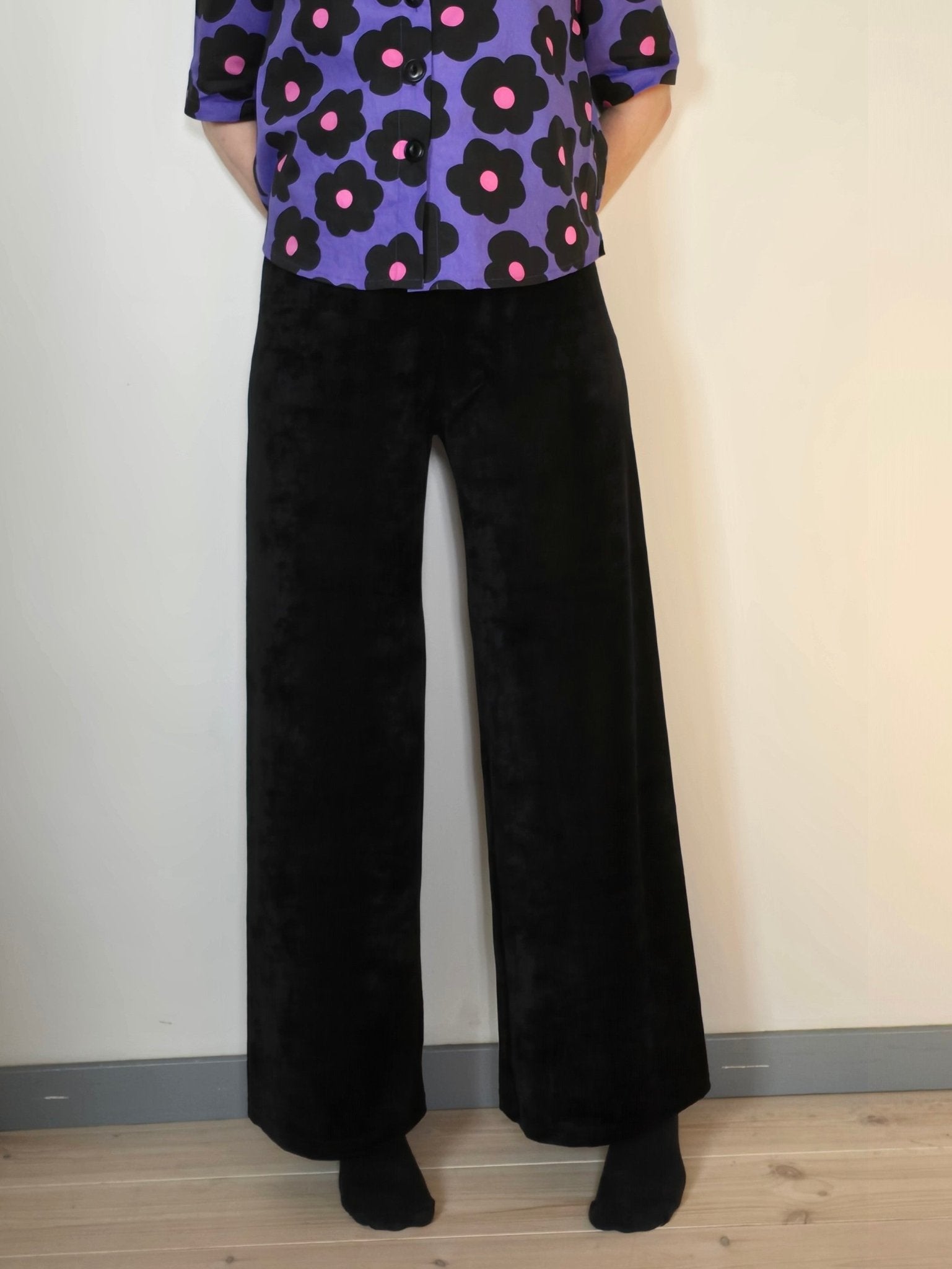 Velourbyxor svart | Rino Byxor i S från Rino Design Sthlm