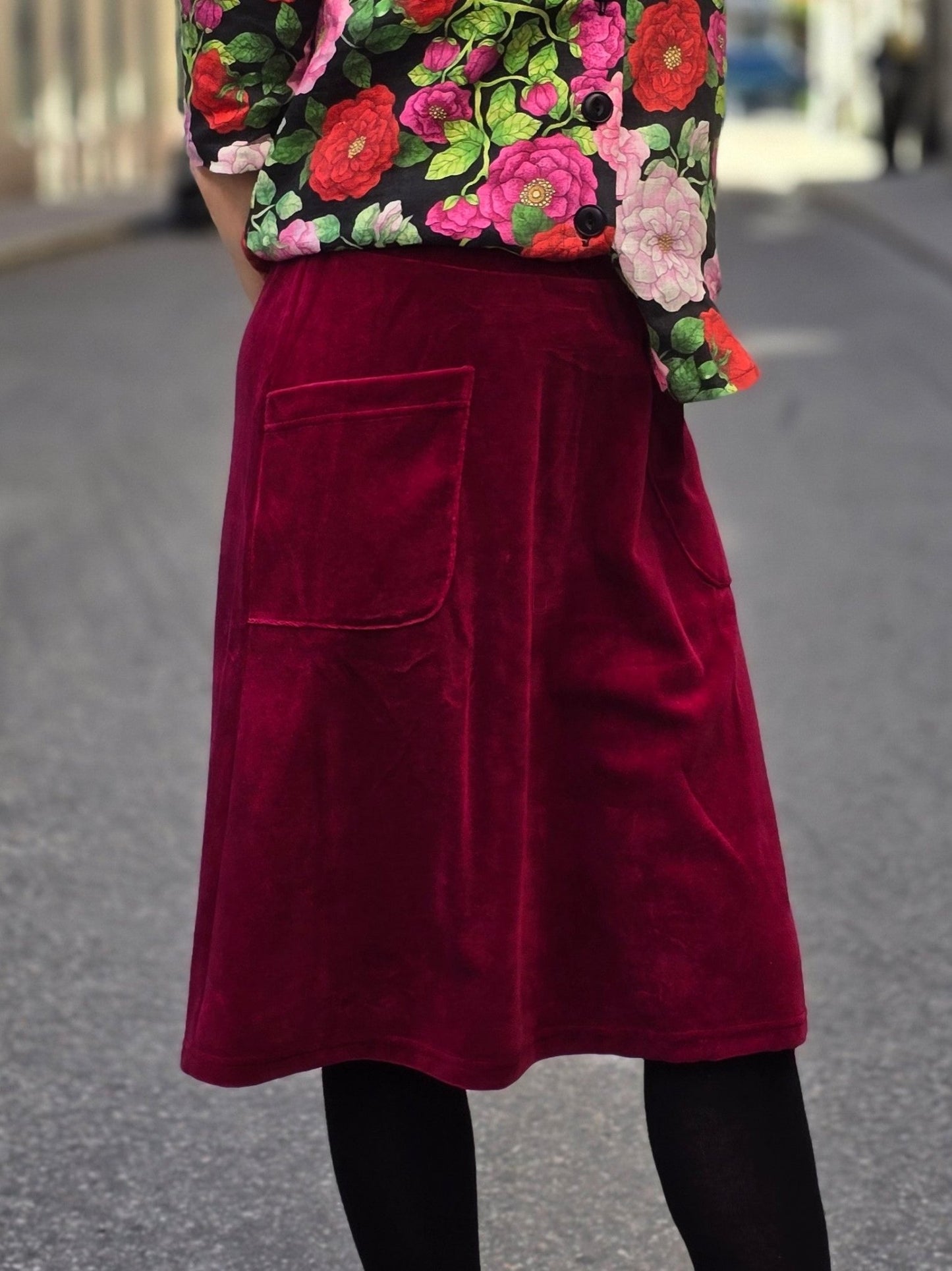 Velourkjol med fickor Vinröd - Rino Design Sthlm