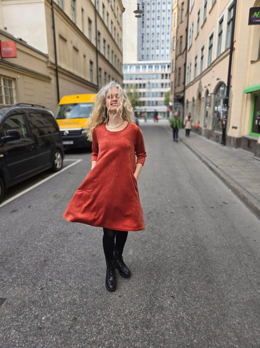 Velourklänning A - linjeklänning Rost - Rino Design Sthlm