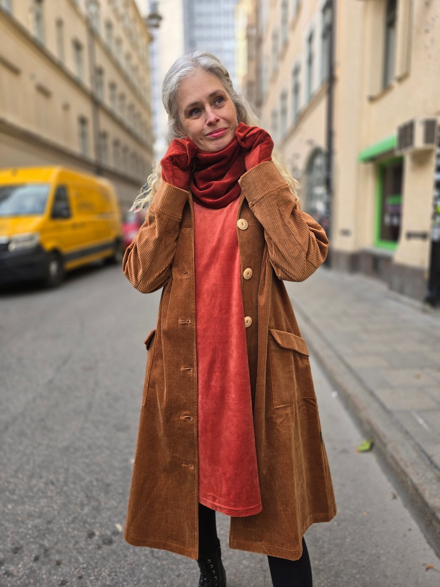Velourklänning A - linjeklänning Rost - Rino Design Sthlm