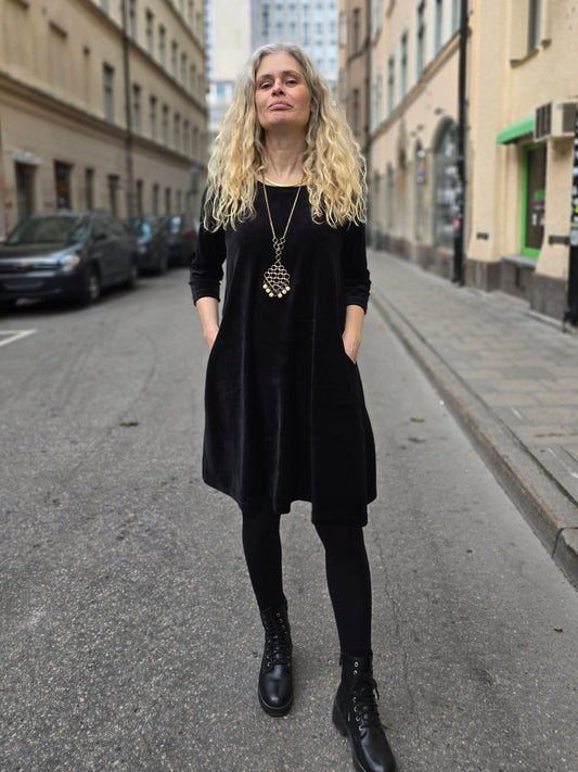 Velourklänning A - linjeklänning Svart - Rino Design Sthlm