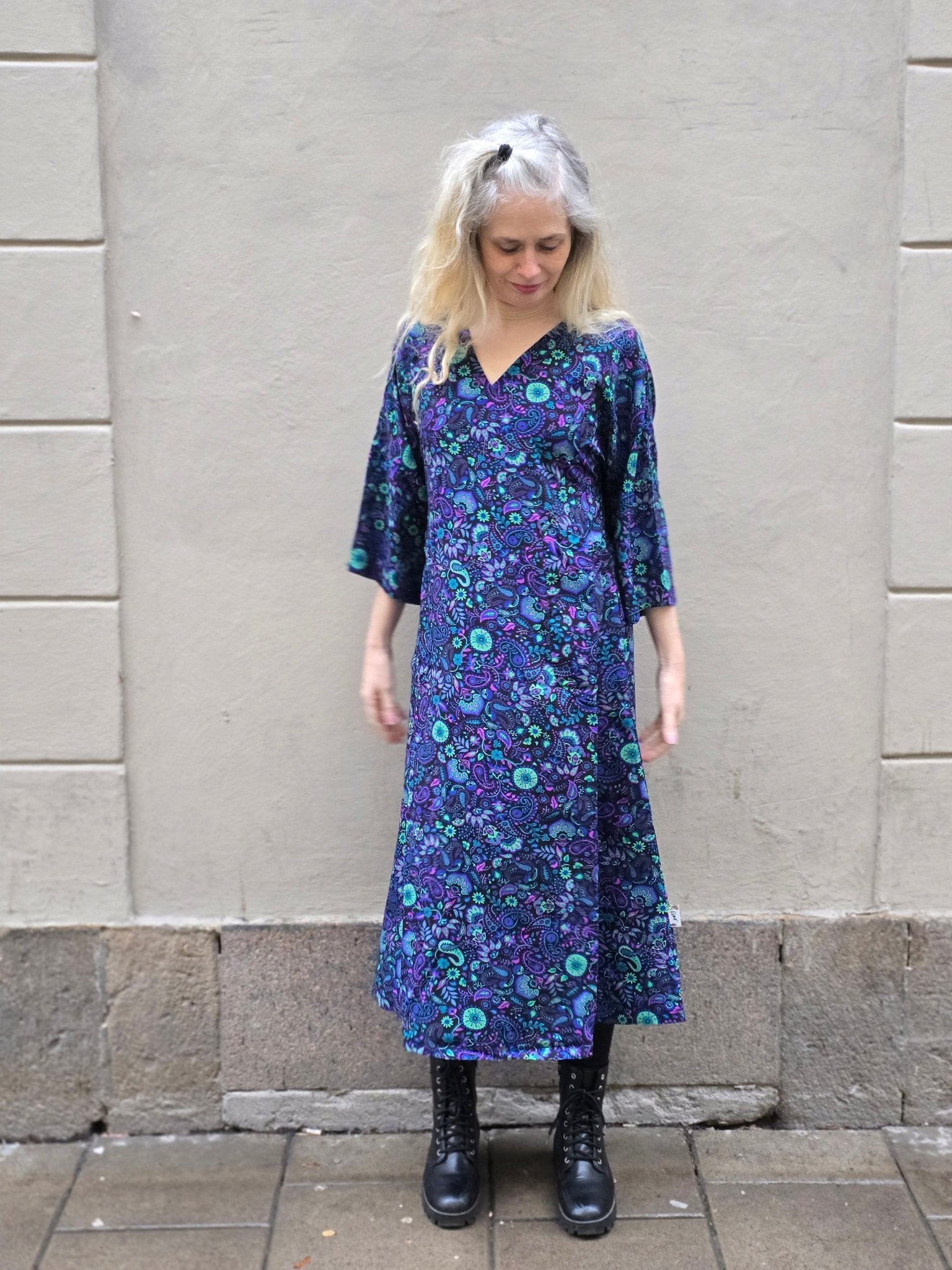 Viskosklänning Vera Fyrverkeri Ecovero - Rino Design Sthlm