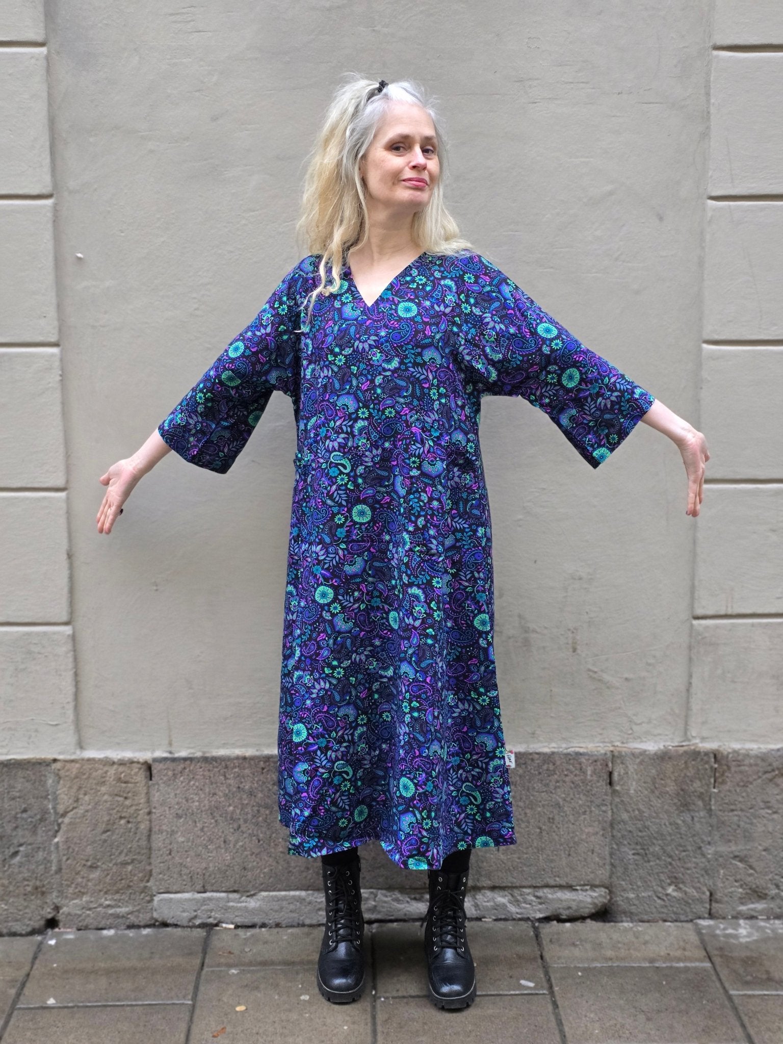 Viskosklänning Vera Fyrverkeri Ecovero - Rino Design Sthlm